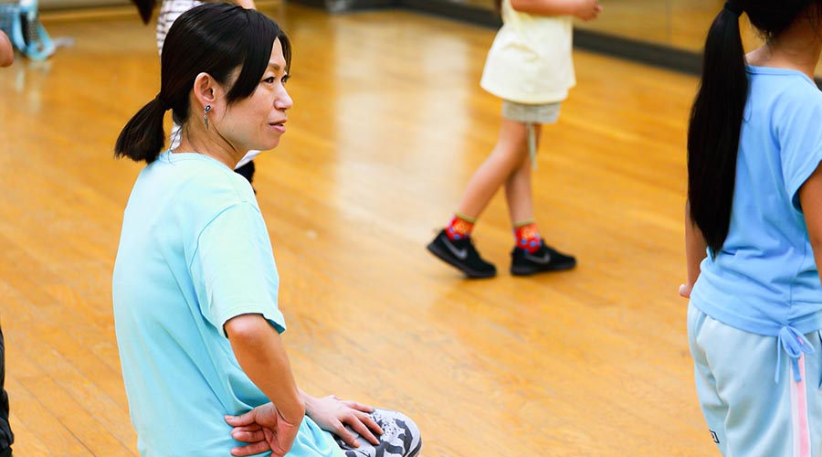 子供向けストリートダンス教室の様子です。大野楽器越谷店5階ホールにて