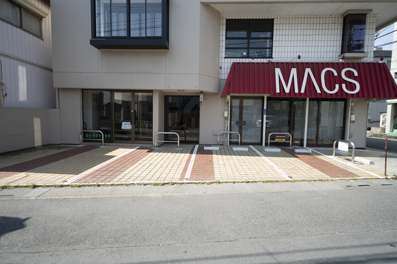 大野楽器越谷店　駐車場の写真です。店頭に5台分あります